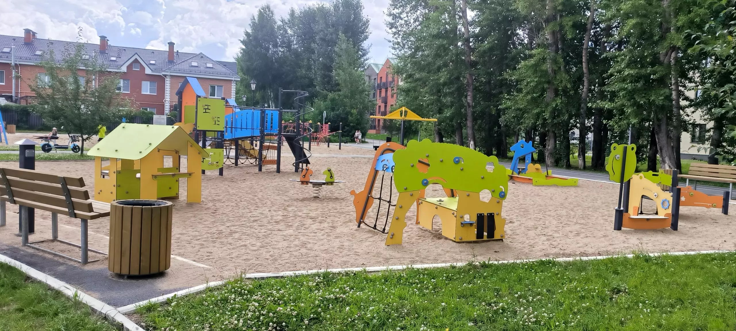 Оснащение двора ЖК «Зелёные Аллеи» 2 в Тюмени